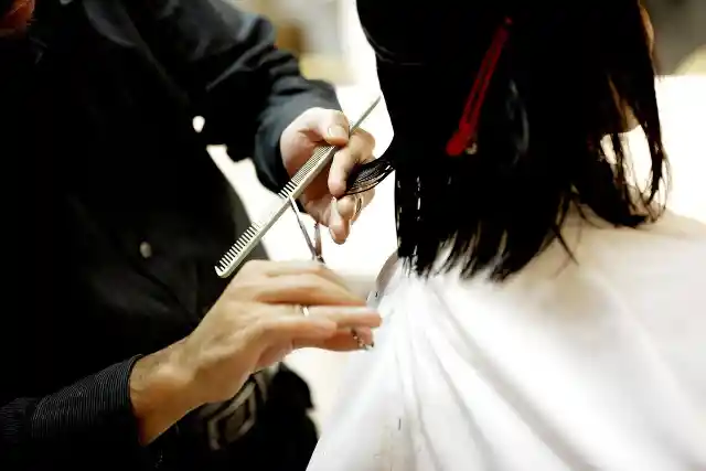 Girl Refuses To Comb Hair, Hairdresser's Hidden Camera Reveals Why