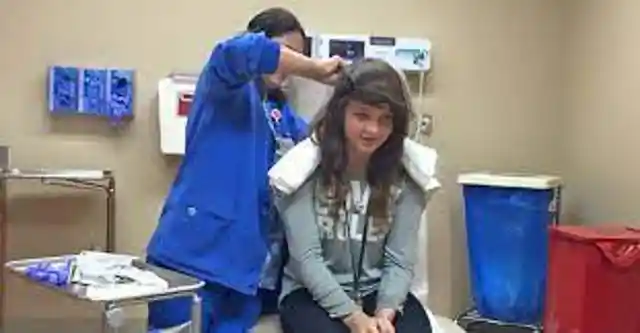 Girl Refuses To Comb Hair, Hairdresser's Hidden Camera Reveals Why