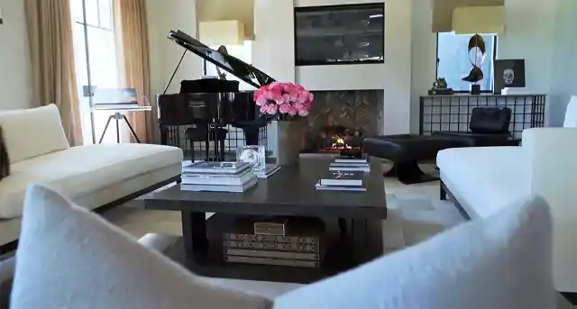Inside the Glamorous World of Kourtney Kardashian: Peek Inside Her Stunning Mansion!
