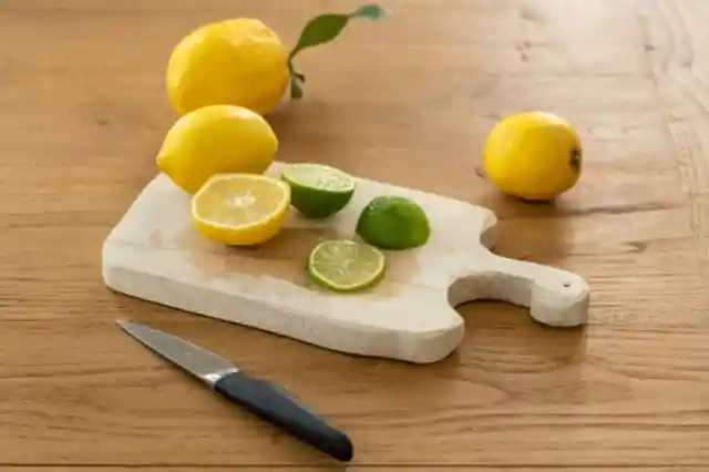 She Cuts Into A Lemon And Keeps It On Her Bedside For This Reason