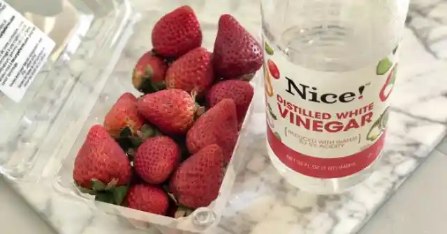 19. Make Berries Last Longer With Vinegar