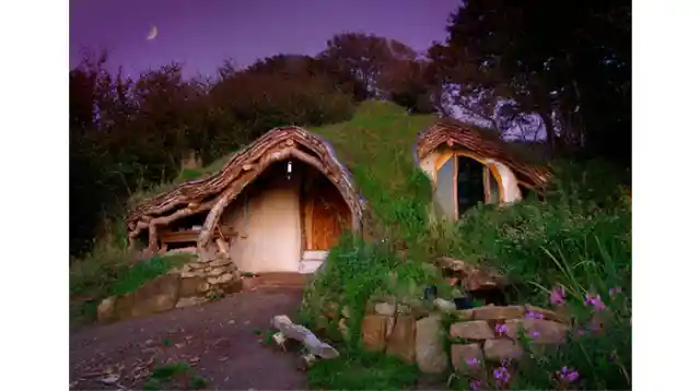 Este Hombre Construyó Su Propia Casa Hobbit En 5k Dólares Y Se Le Ocurrió Una Idea De Eco-aldea