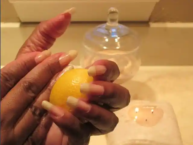 Lemon juice for whiter nails