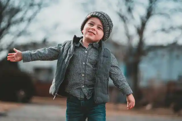 Little Boy Sits Outside Restaurant Every Day Waiting For Manager To Recognize Him