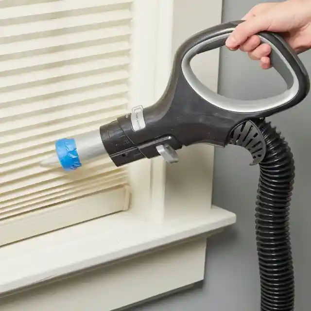 28. Vacuum Cleaner Nozzle Hack