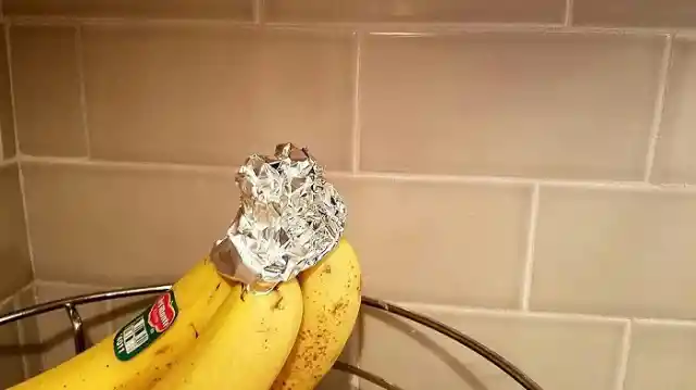 5. Wrap The Crown Of Bananas