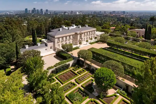 The Rich and the Residences: Exploring the Luxurious Real Estate Holdings of America's Wealthiest Individuals