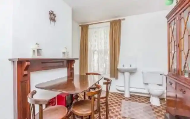 Cringe-Worthy Photos That Real Estate Agents Actually Posted