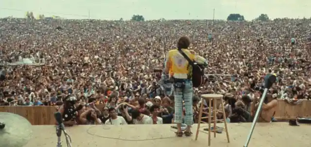 Rare Photos Of The Woodstock Festival Reveal What The ’60s Were Like