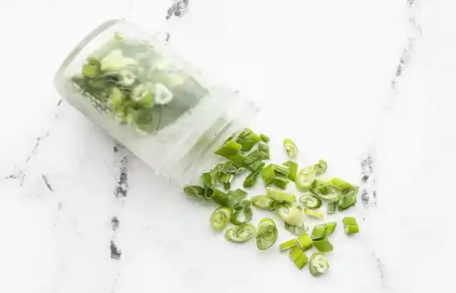 15. Quick Freeze Green Onions In Plastic Bottle