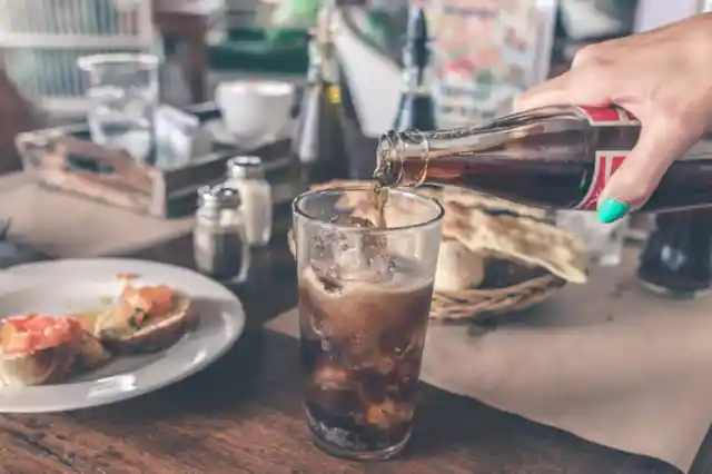 Mantenga Las Bebidas A Distancia