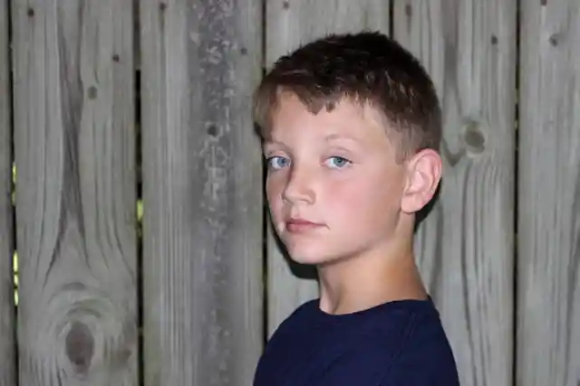 Little Boy Sits Outside Restaurant Every Day Waiting For Manager To Recognize Him