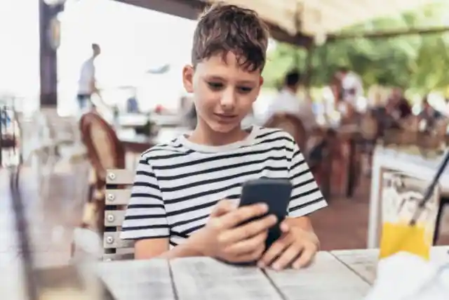 Little Boy Sits Outside Restaurant Every Day Waiting For Manager To Recognize Him