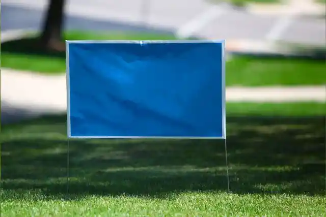 HOA Leaves Sign On Lawn, Neighbor Makes Sure They Realize Mistake