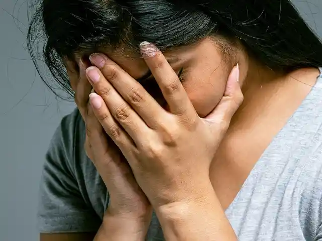 Girl Refuses To Comb Hair, Hairdresser's Hidden Camera Reveals Why