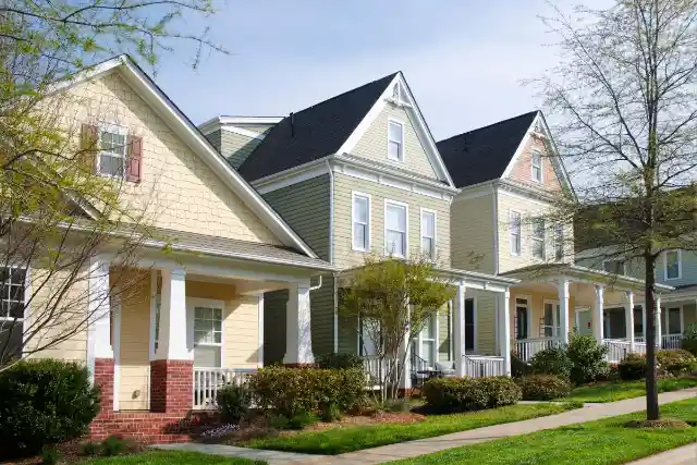 HOA Leaves Sign On Lawn, Neighbor Makes Sure They Realize Mistake