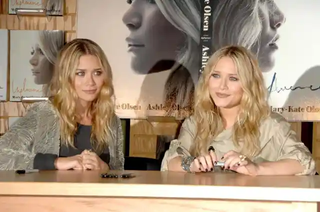 28. The Olsen Twins Say Goodbye to NYU