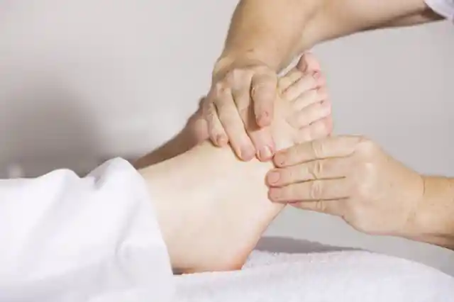 10 Reasons That Cause Swollen Feet