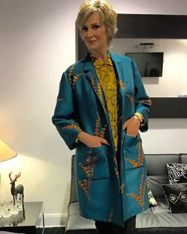 Jane Lynch - 6'0"