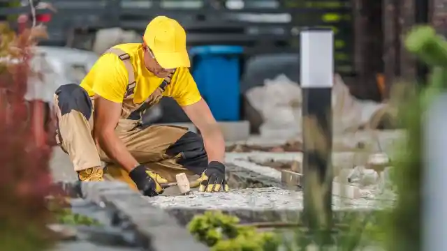 Girl Goes Missing For 5 Years, Dad Finds Buried Chain In Yard And Breaks Case Wide Open