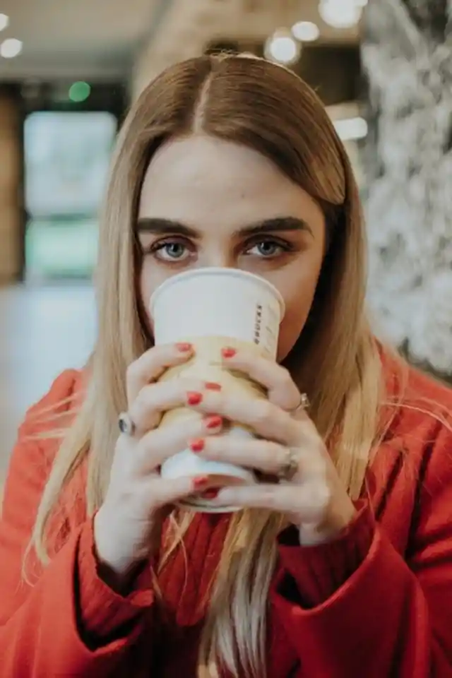 Barista Notices Girl At Table, Finds Out Truth