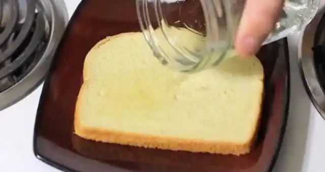 Soak Bread In Vinegar And Use It As Deodorizer