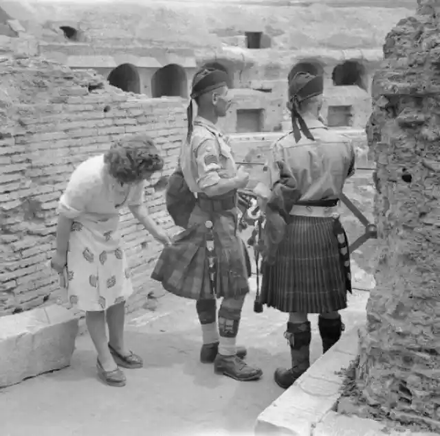 Inquisitive Italian Woman, 1944