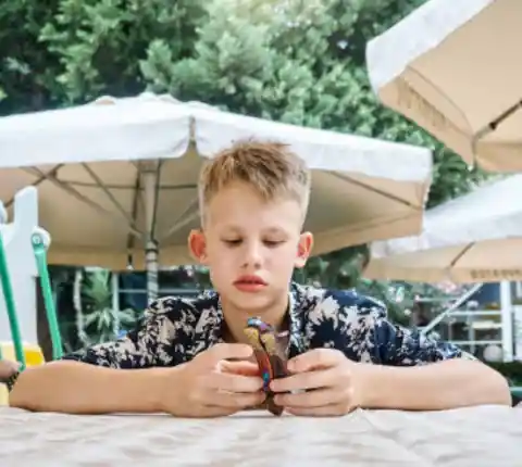 Little Boy Sits Outside Restaurant Every Day Waiting For Manager To Recognize Him