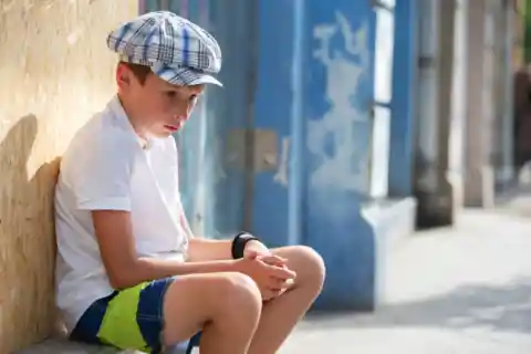 Little Boy Sits Outside Restaurant Every Day Waiting For Manager To Recognize Him