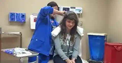 Girl Refuses To Comb Hair, Hairdresser's Hidden Camera Reveals Why