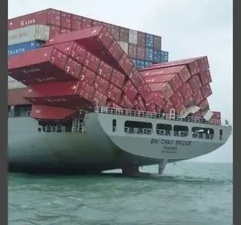 Bai Chay Bridge is Falling Down