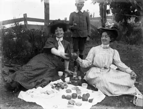 Friends having a picnic- 1900s