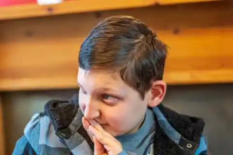 Little Boy Sits Outside Restaurant Every Day Waiting For Manager To Recognize Him