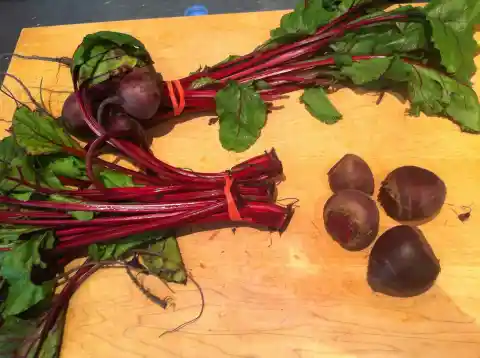 40. Chop The Leaves Of Beetroot To Make It Last Longer