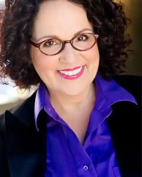 Carol Ann Susi Como Debbie Wolowitz - Ahora