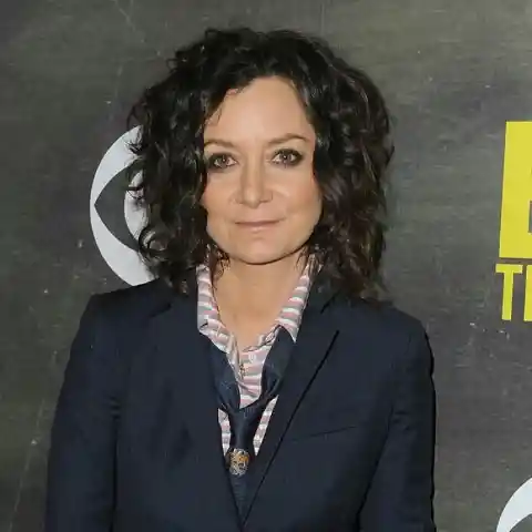 Sara Gilbert as Leslie Winkle – Now