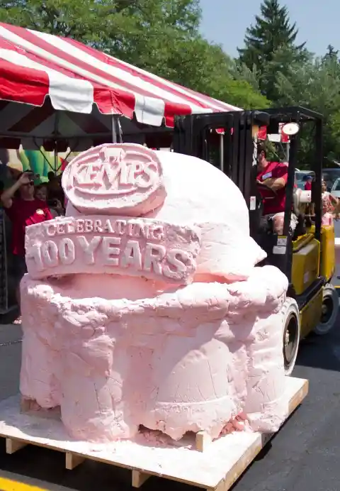 World’s Largest Ice-cream Scoop