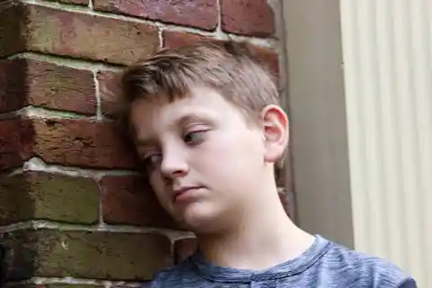 Little Boy Sits Outside Restaurant Every Day Waiting For Manager To Recognize Him