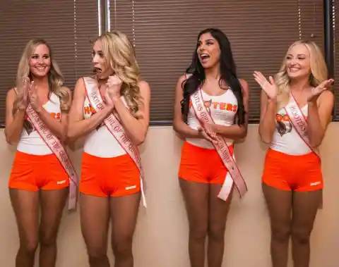 Estilo Impecable De Hooters