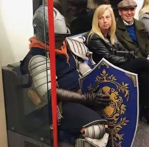 Un Caballero En Un Metro Enjambre