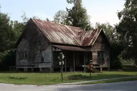 A Mysterious Abandoned House