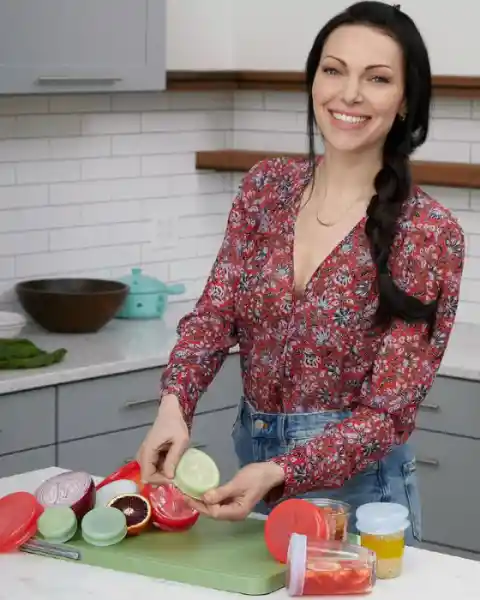 Laura Prepon - 5'10"