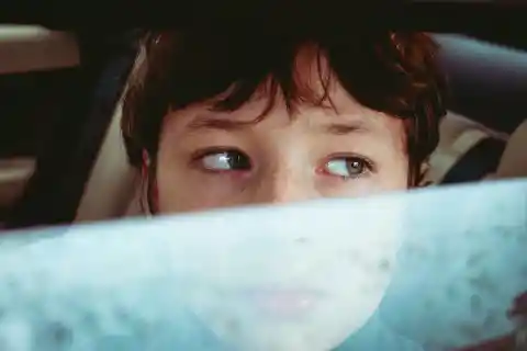 Little Boy Sits Outside Restaurant Every Day Waiting For Manager To Recognize Him