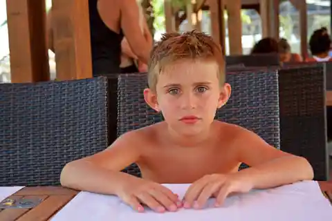 Little Boy Sits Outside Restaurant Every Day Waiting For Manager To Recognize Him