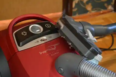 Using Vacuum Cleaner On Bed Bugs