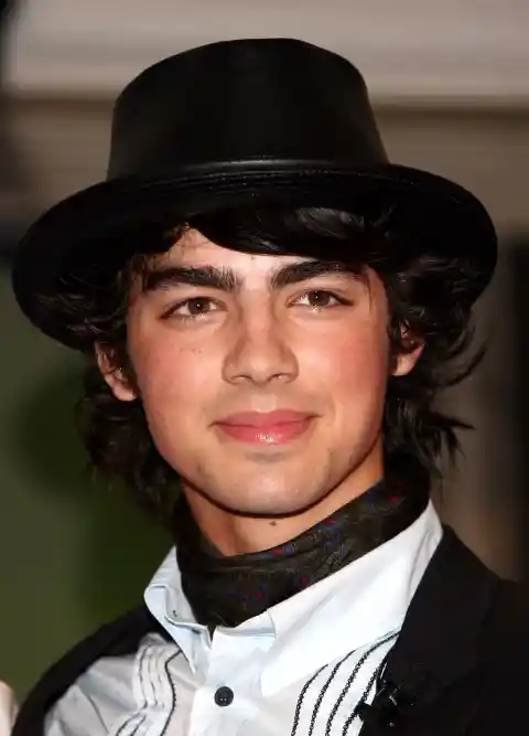 2007 American Music Awards: Joe Jonas Slips and Injures His Hand